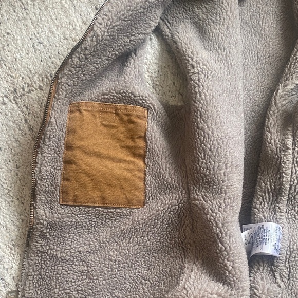 Carhartt Women’s Tan Vest with Sherpa lining - Picture 9 of 11